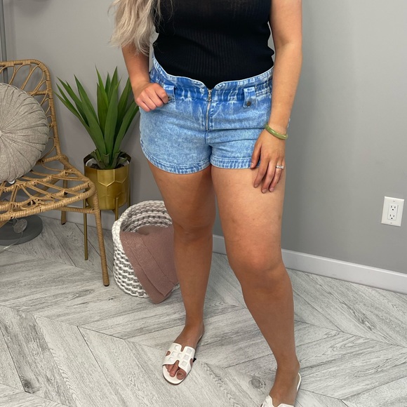 Washed Denim Short - Picture 4 of 6